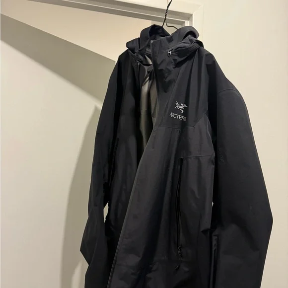 arc’teryx black shell - Picture 2 of 3